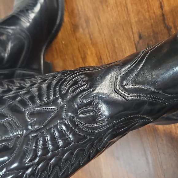 Elegant Black Western Boots - Picture 12 of 16
